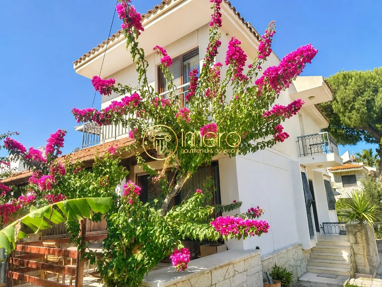 ALAÇATI ÇAMLIKYOL'DA EŞYALI, KİRALIK VİLLA (3+1 / 150M²)