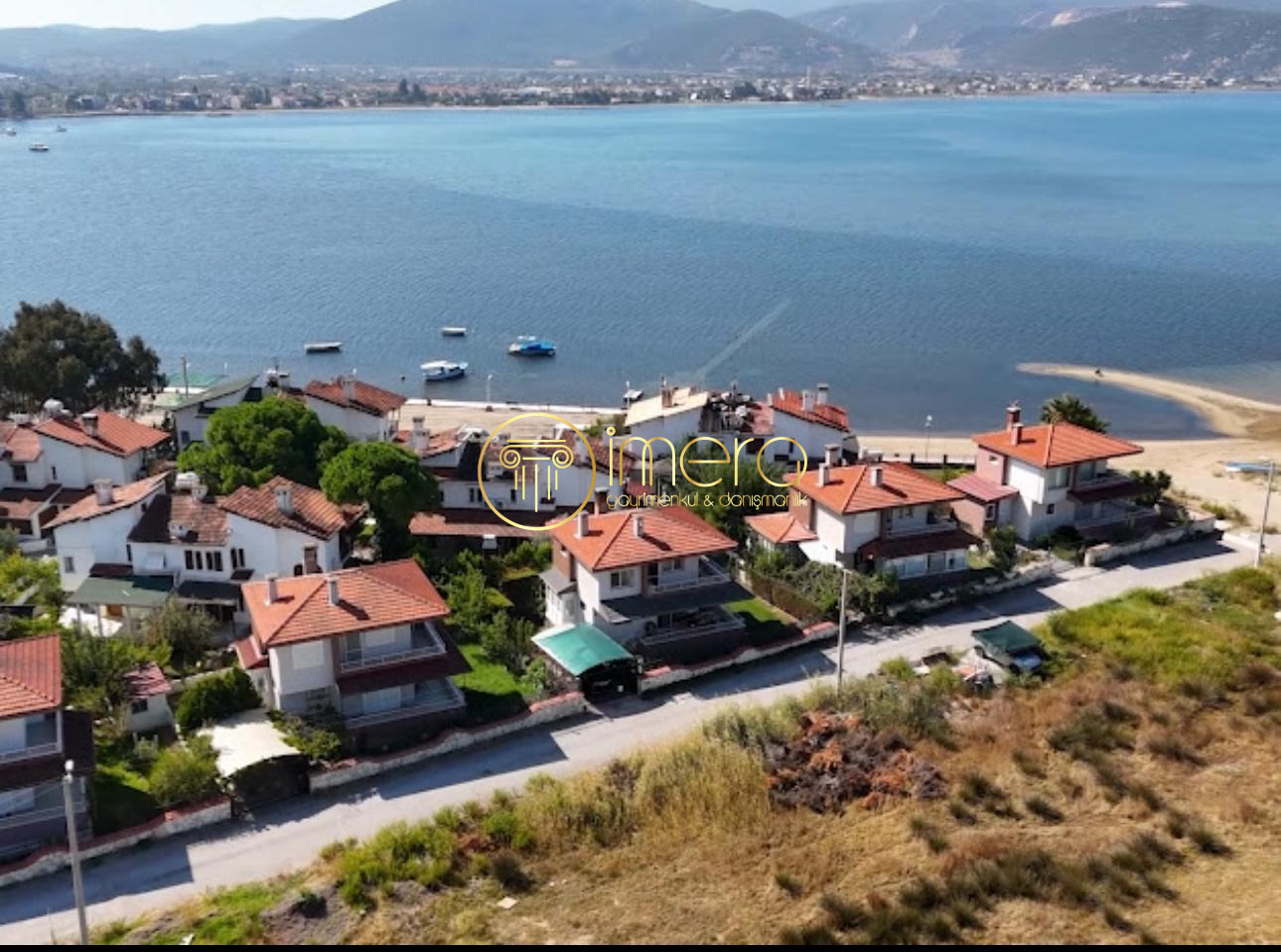 URLA TORASAN'DA DENİZE 50 M. MESAFEDE, TAM MÜSTAKİL VİLLA
